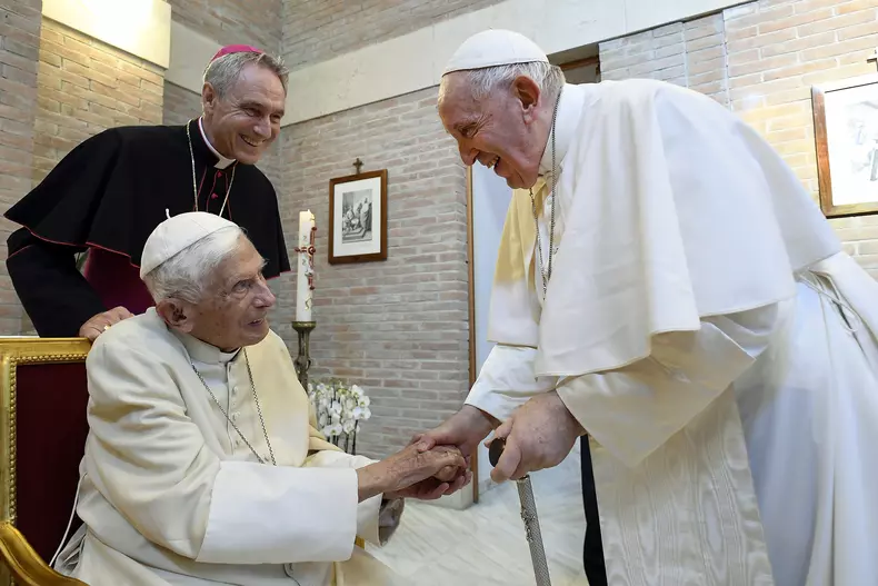 Pope Francis and new cardinals visit Pope Benedict XVI at the Vatican / Photo 2022