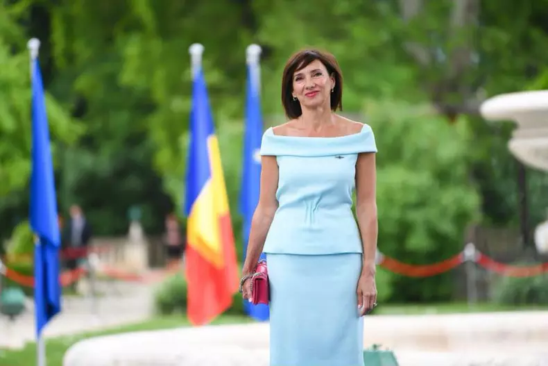 Carmen-Iohannis-3 - Copy