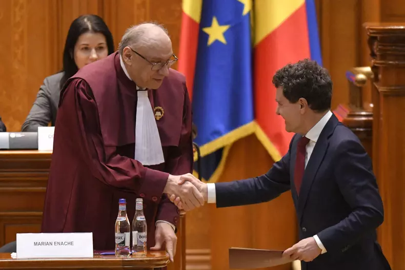 BUCURESTI - PARLAMENT - DEPUNERE JURAMANT - NICUSOR DAN