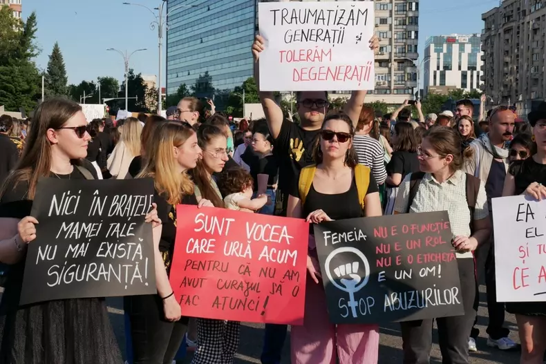 Barbat-Amendat-in-Piata-Victoriei-4
