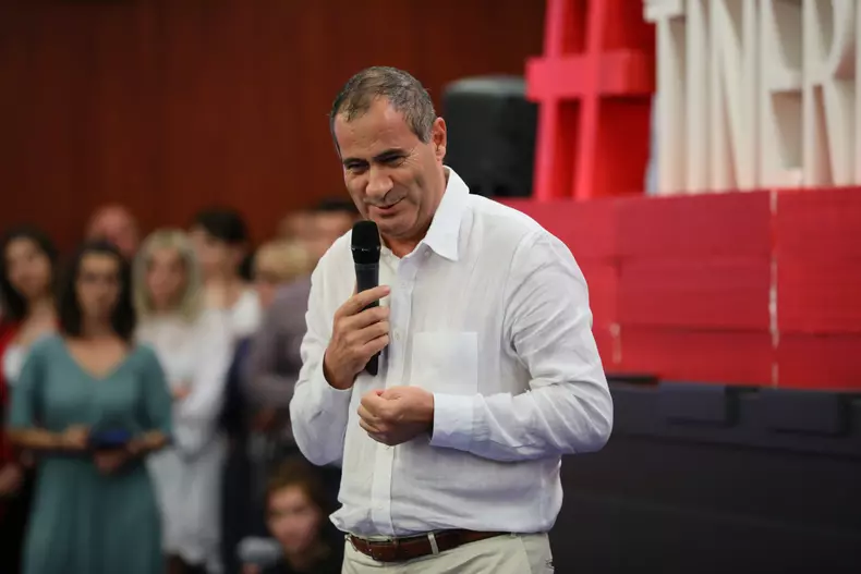 cine-este-Marian-Neacsu-vicepremier-in-Guvernul-Bolojan-3