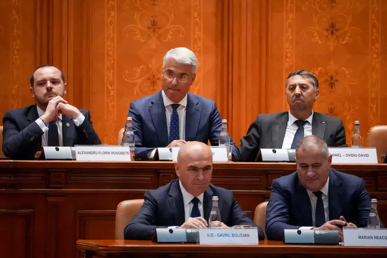 BUCURESTI - PARLAMENT - SEDINTA IN PLEN - VOT DE INVESTITURA A C