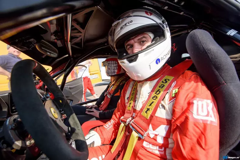 fd294b3e-9c50-4d92-843b-a5b5587685ec