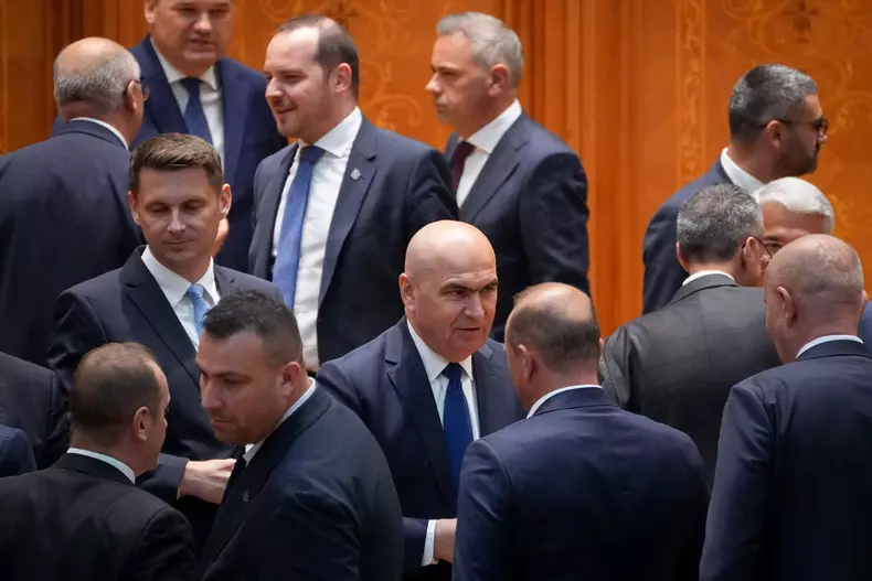BUCURESTI - PARLAMENT - SEDINTA IN PLEN - VOT DE INVESTITURA A C