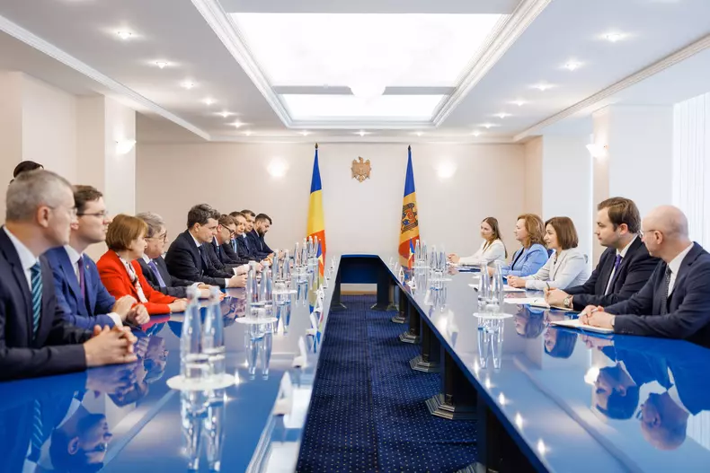 maia sandu intalnire nicusor dan8