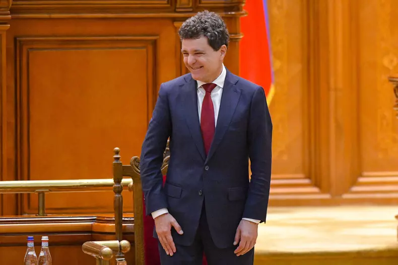BUCURESTI - PARLAMENT - DEPUNERE JURAMANT - NICUSOR DAN