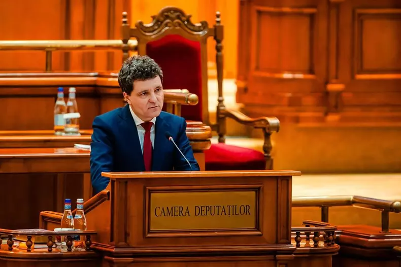 nicusor dan in parlament