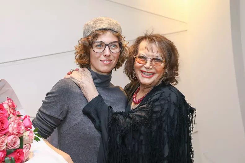 Exclusif - Claudia Cardinale reçoit la médaille d'honneur du département des Bouches-du-Rhône à Marseille