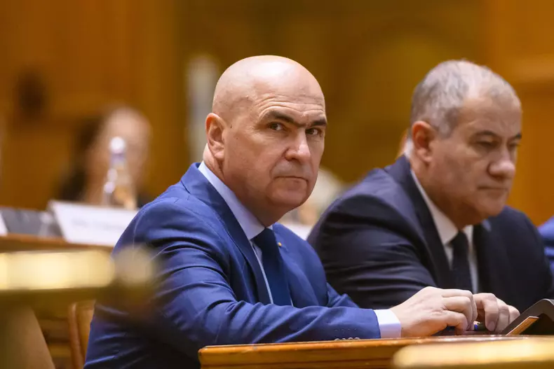 BUCURESTI - PARLAMENT - MOTIUNE DE CENZURA