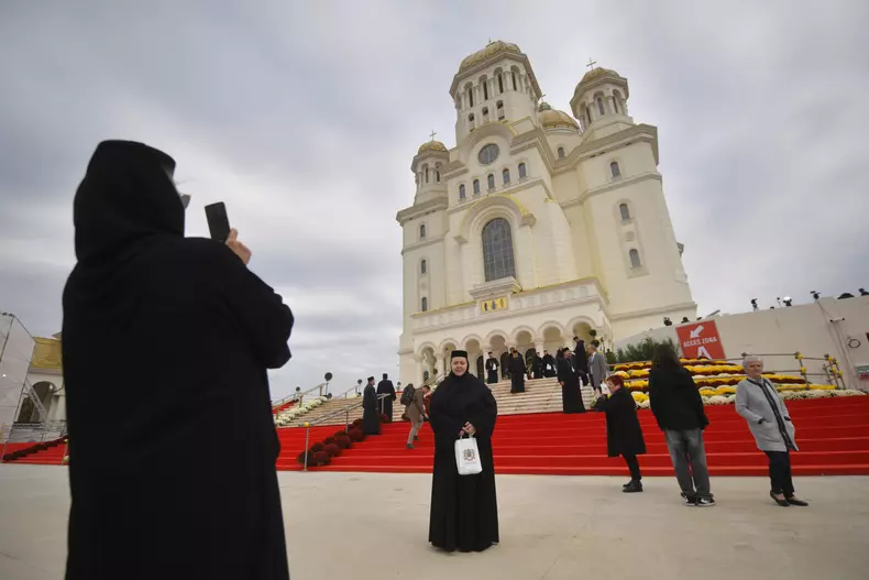 BUCURESTI - CEREMONIE DE SFINTIRE A PICTURII CATEDRALEI MANTUIRII NEAMULUI