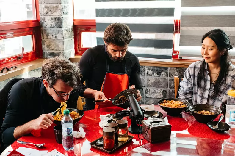 Asia Express 11 noiembrie