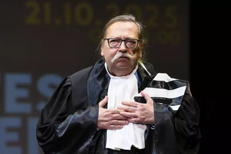 BUCURESTI - UNATC - DECERANARE TITLU - PROFESSOR EMERITUS - CRIS