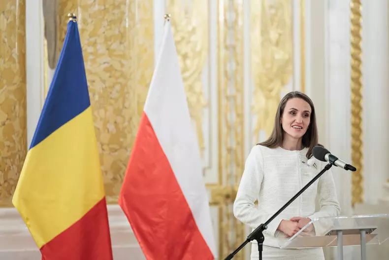 Oana Țoiu8