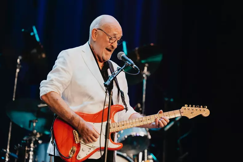 Dave Mason5