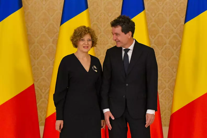 BUCURESTI - PALATUL COTROCENI - JURAMANT DE INVESTITURA OANA GHE