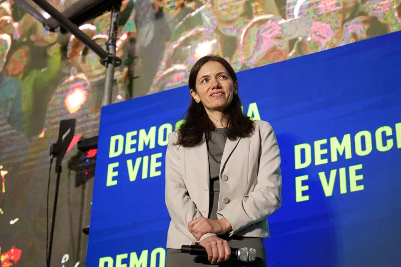 BUCURESTI - PIATA VICTORIEI - MITING ELECTORAL - NICUSOR DAN