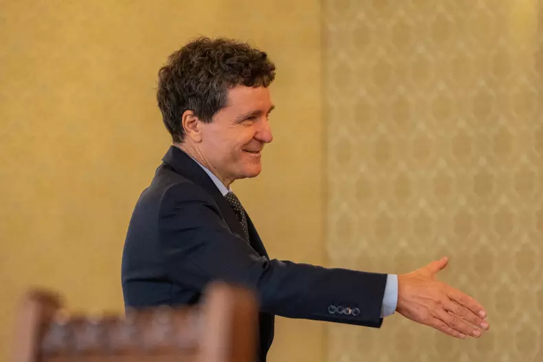 President of Romania Nicusor Dan invites political parties at Cotroceni Palace