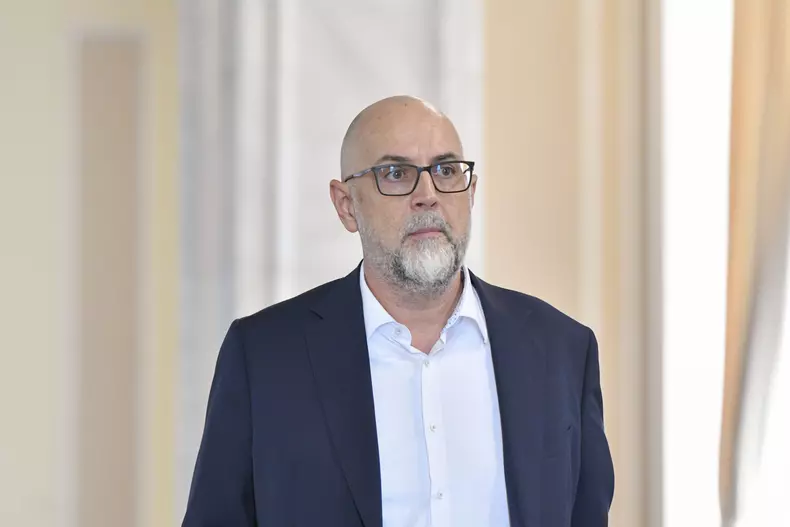 BUCURESTI - PARLAMENT - AUDIERI - CABINET MURESAN