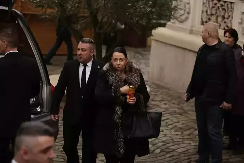 mioara-roman-inmormantare-1