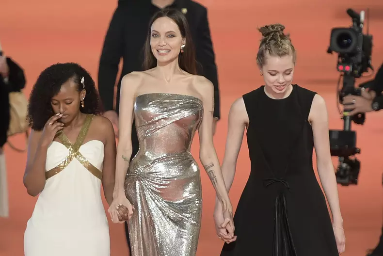 Cum arată astăzi Zahara. Fiica adoptivă a Angelinei Jolie îi calcă pe urme celebrei sale mame