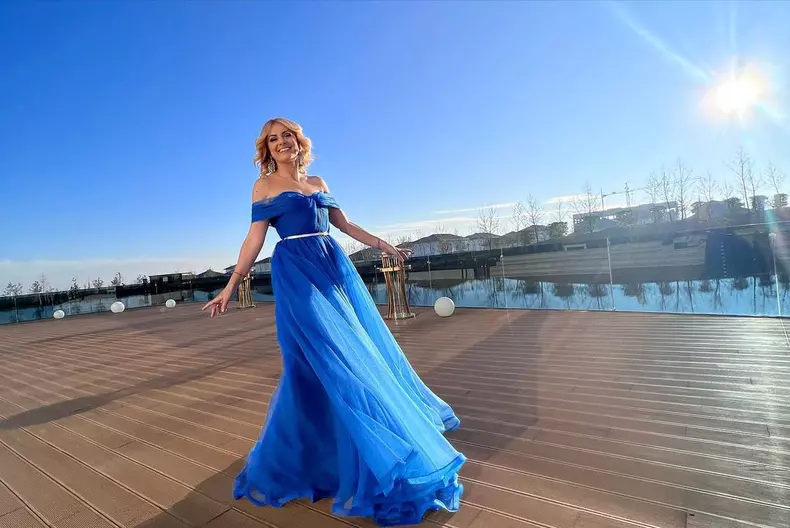 Cum arăta Simona Gherghe în copilărie. Imagini de colecție cu vedeta Antenei 1