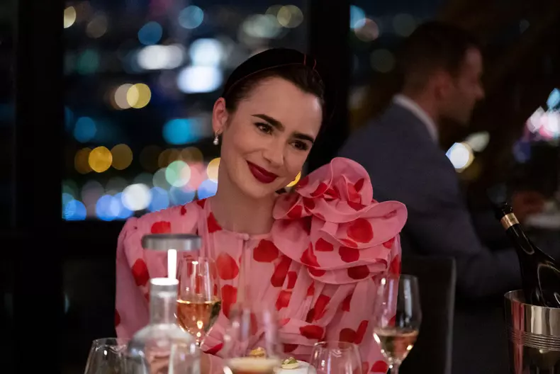 „Emily in Paris”, sezonul 4, afectat de greva scenariștilor. Ce se întâmplă cu serialul cu Lily Collins