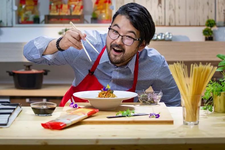 Rikito Watanabe de la "Chefi la cuțite" are o iubită. Cine i-a pus inima pe jar