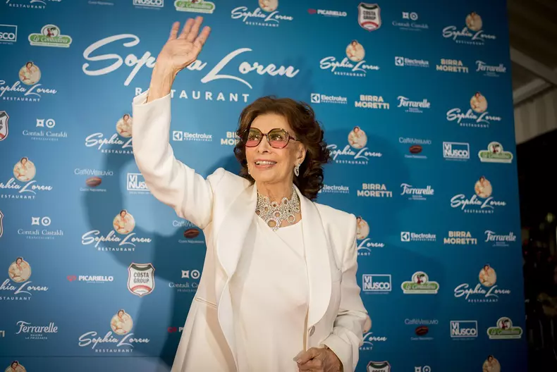 Italy: Sophia Loren inaugurates the restaurant dedicated to her