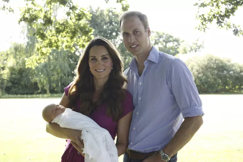 Photos officielles du Prince William, de sa femme Catherine Kate Middleton, et de leur fils le Prince George de Cambridge, a Londres
