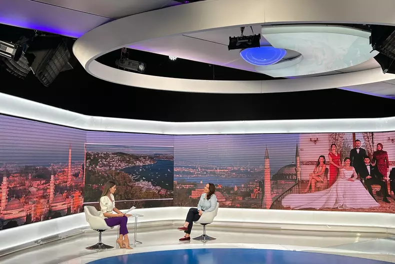 Sibel Taşçıoğlu si Cristina Dorobantu in platoul Stirilor Kanal D (2)