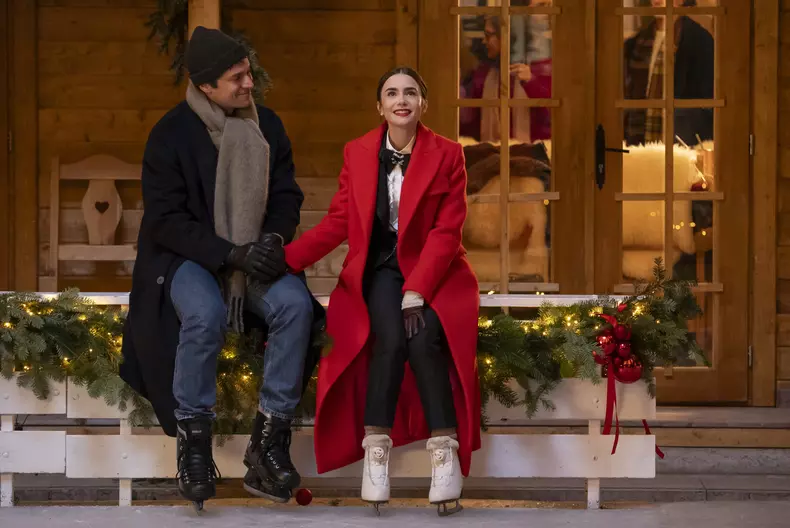 Lucas Bravo și Lily Colllins în „Emily în Paris”