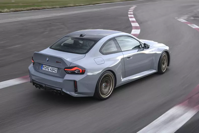 P90600852_highRes_the-new-bmw-m2-cs