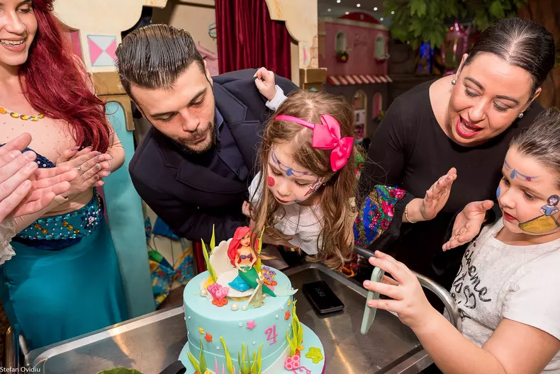 Petrecerea aniversară a Maria Isabelei, fiica Oanei Roman si a lui Mariu Elisei