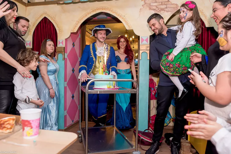 Petrecerea aniversară a Maria Isabelei, fiica Oanei Roman si a lui Mariu Elisei