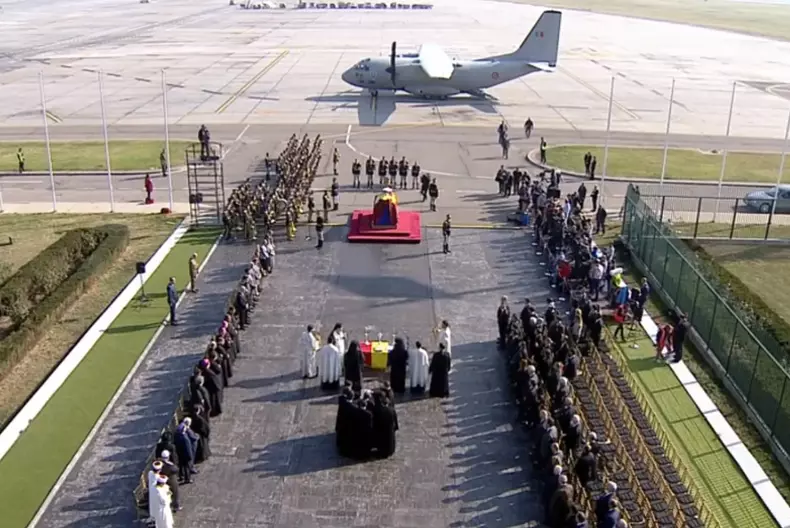 Familia Regala la repatrierea Reginei-Mama Elena 7