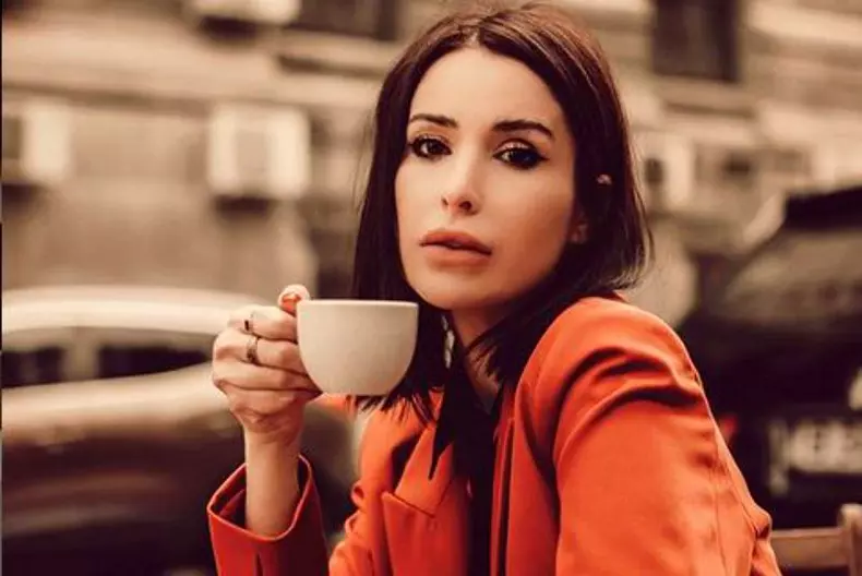 Deea-Codrea-Bravo-ai-stil-Celebrities-INTRO