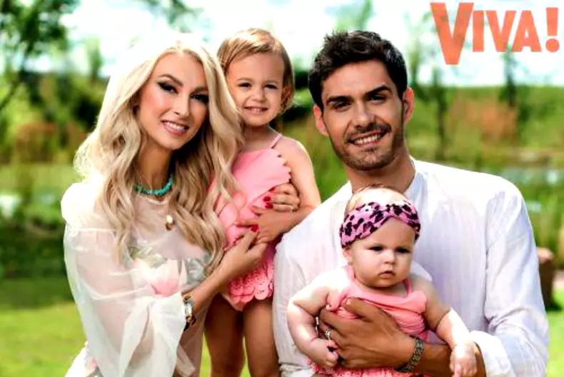 Andreea-Bălan-George-Burcea-și-fiicele-lor-Ella-și-Clara-3-500x500-1024x685-1