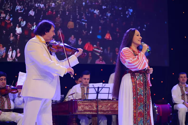 maria-dragomiroiu-si-lautarii-din-chisinau_nicolae-botgros