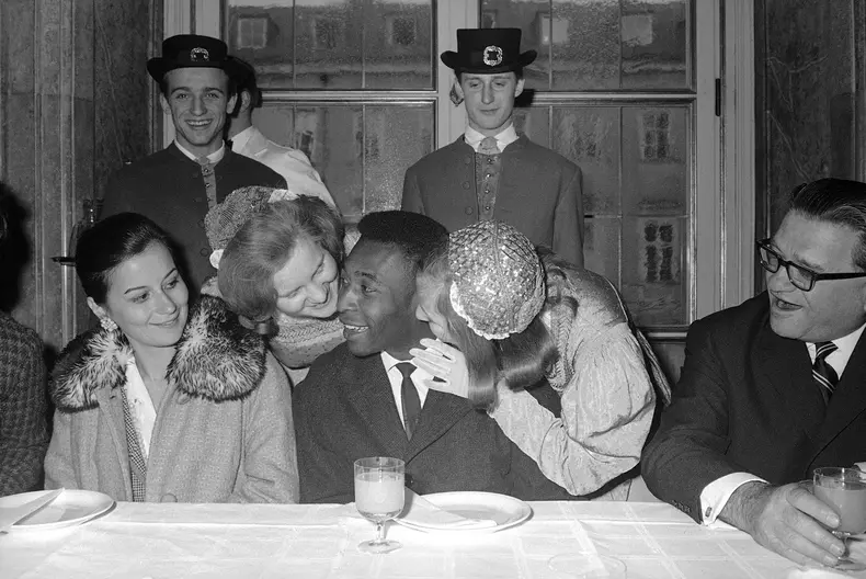 Pele with Wife Rosemarie dos Reis Cholbi Girls Kissing