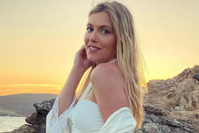 Andreea Ibacka, o nouă vacanță în luna a opta de sarcină. În ce ipostază s-a fotografiat (3)