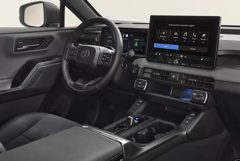 2026-all-newrav4-interior-007