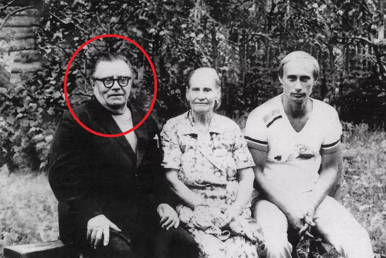 tatal-lui-vladimir-putin