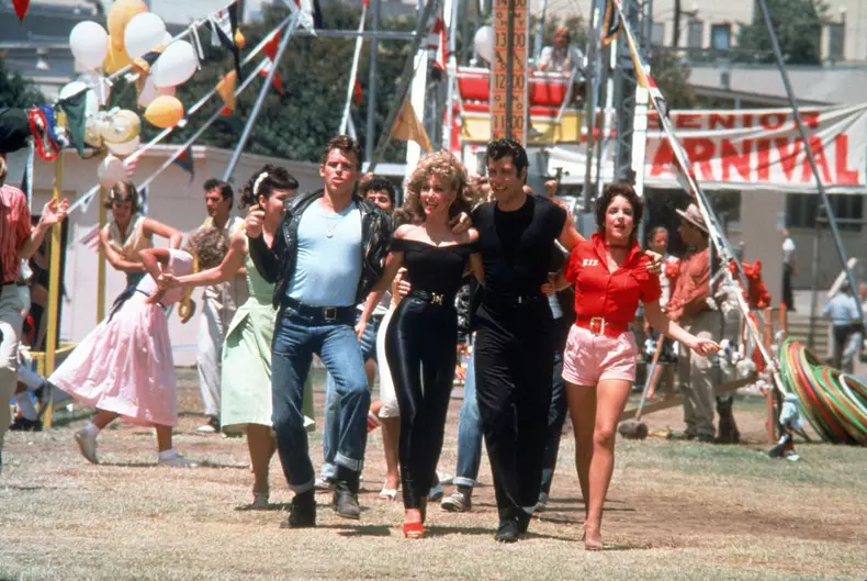 DIVA difuzează, vineri seară, filmul „Grease”, cu John Travolta și Olivia Newton-John
