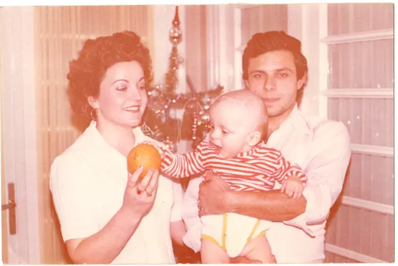 Maria Cârneci alături de soțul și fiul lor