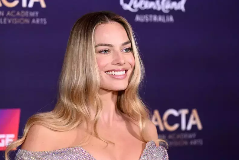 margot-robbie-3-scaled