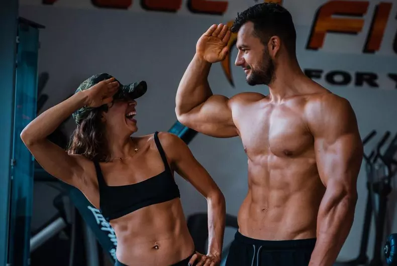 Cum arată logodnica lui Remus Boroiu. Tânăra are o carieră în online