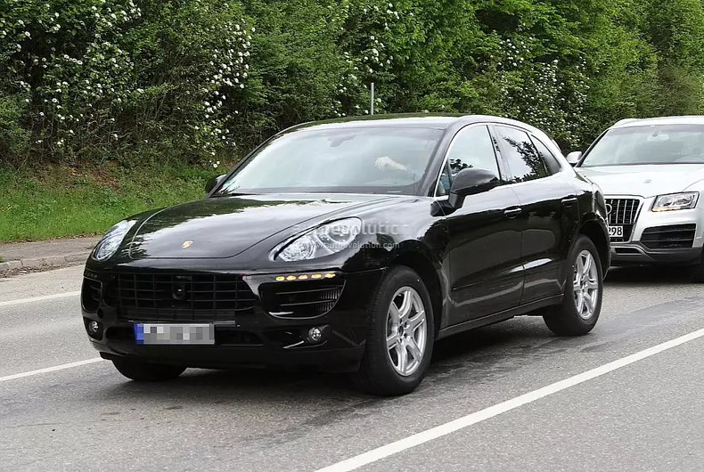 spyshots-porsche-macan-first-photos-720p-1