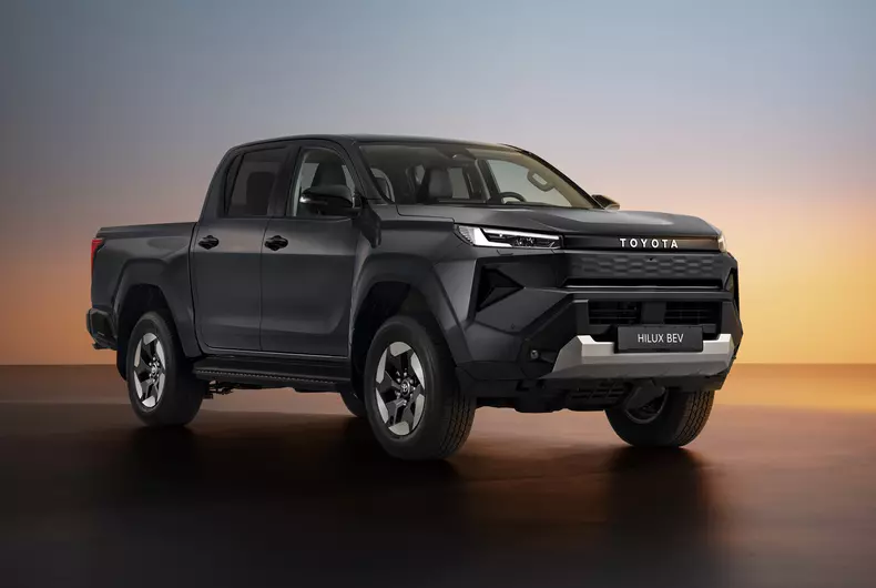 2025toyotahiluxbevhero3