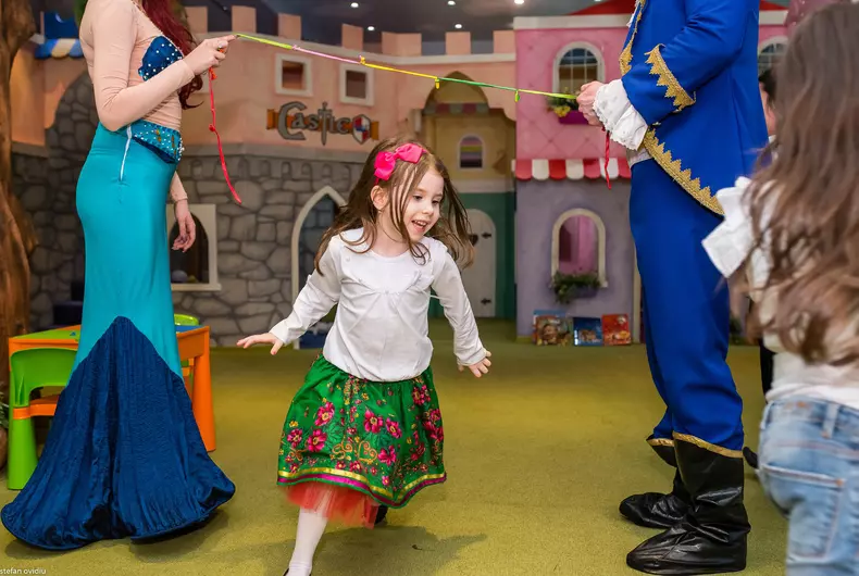 Petrecerea aniversară a Maria Isabelei, fiica Oanei Roman si a lui Mariu Elisei