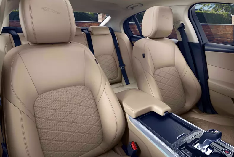 Jaguar XE facelift 040